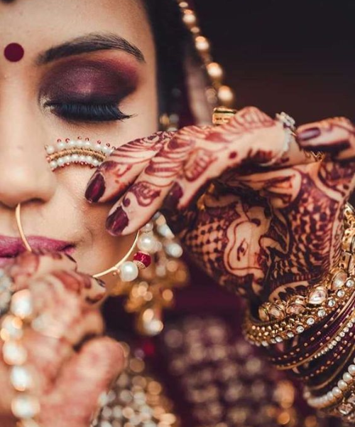 Close-up of bride posing with her Nath