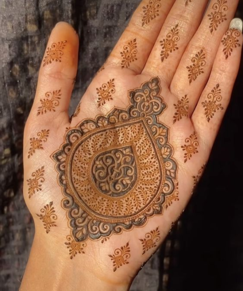 Detailed Mehndi design with arabic motifs