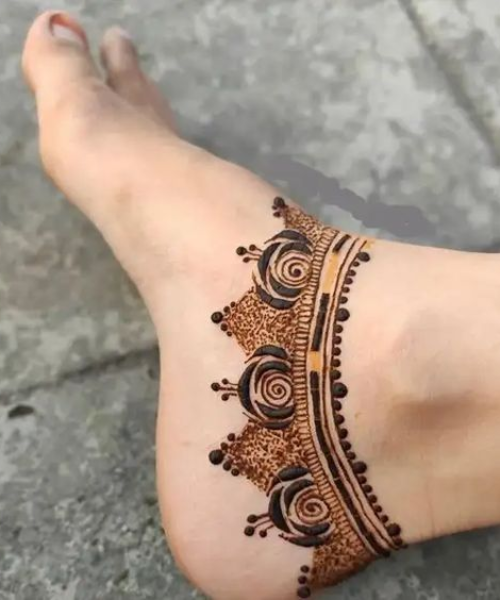Anklet Mehndi Design For that minimal and simple look