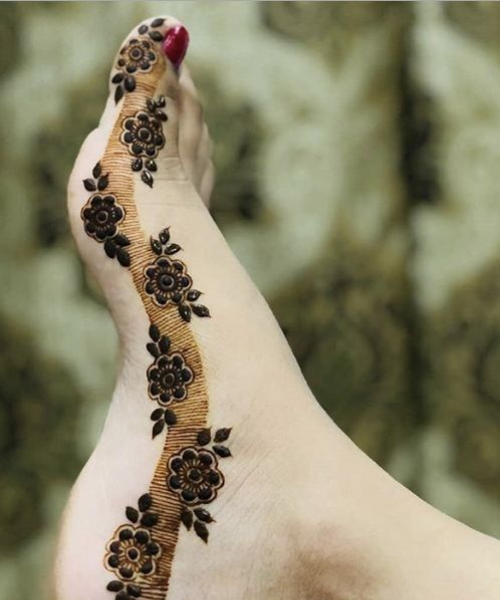 SImple and EasySide Mehndi for Foot with Flowers and Leaves