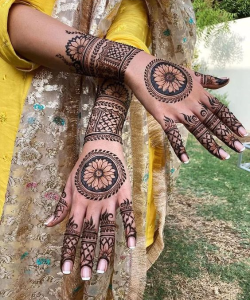 minimal back hand bridal mehndi with flower