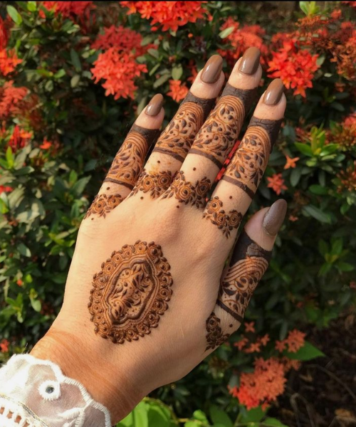 Arabic Style Mehndi with Floral Patterns