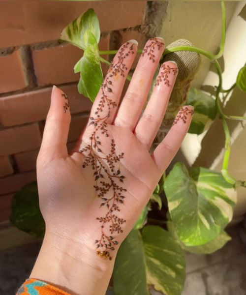 Mehndi with Vines and Leaves