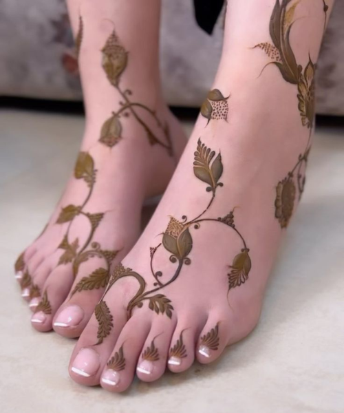 Minimal mehndi with plant