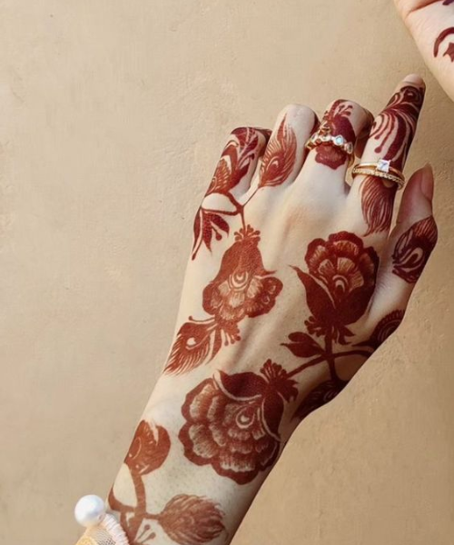 Arabic Style Mehndi with big flowers