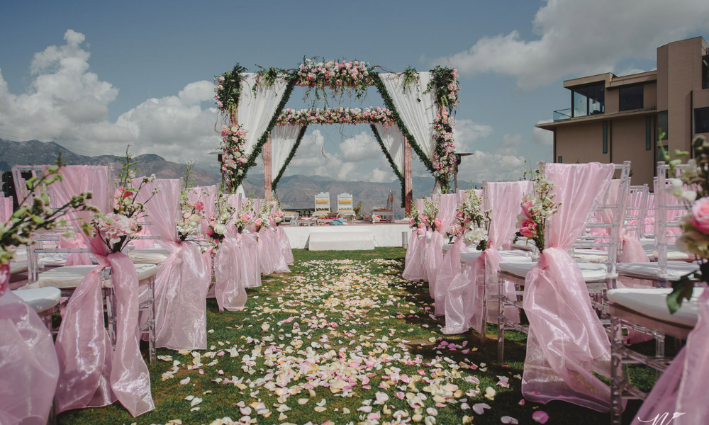 Why is Mussoorie known for destination weddings ?