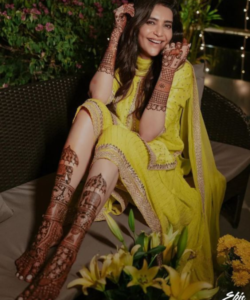 Bride sitting and showcasing her mehndi