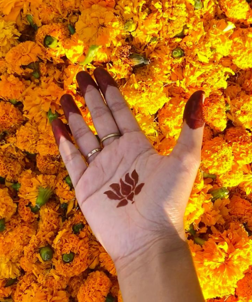 Minimal Lotus Mehndi with Tinted Fingers