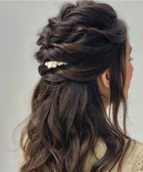 Twisted Half-Up Hairstyle with Soft Waves and Pearl Clip