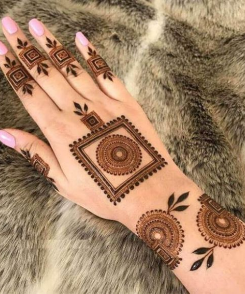 Mehndi with Square and Circular Motifs