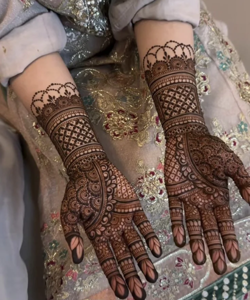 Arabic Mehndi with Bold Floral and Geometric Patterns