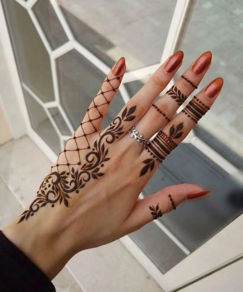 Minimalist Arabic Mehndi with Net and Leaf Patterns