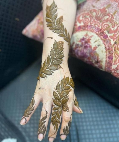 Bold Leaf Mehndi Design with Intricate Detailing and Minimal Patterns