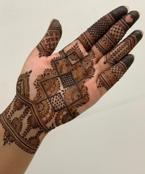 Bold Geometric Arabic Mehndi with Intricate Detailing