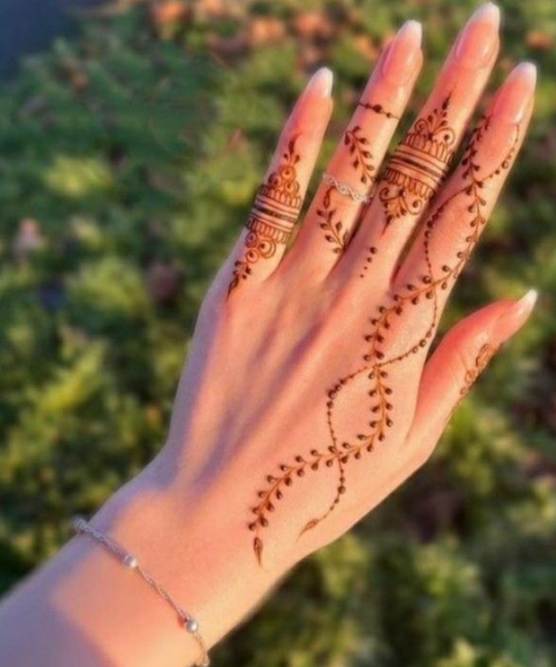 Minimalistic Leaf Mehndi Design with Elegant Finger Detailing