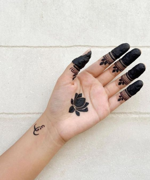 Simple Mehndi with Lotus in the Middle