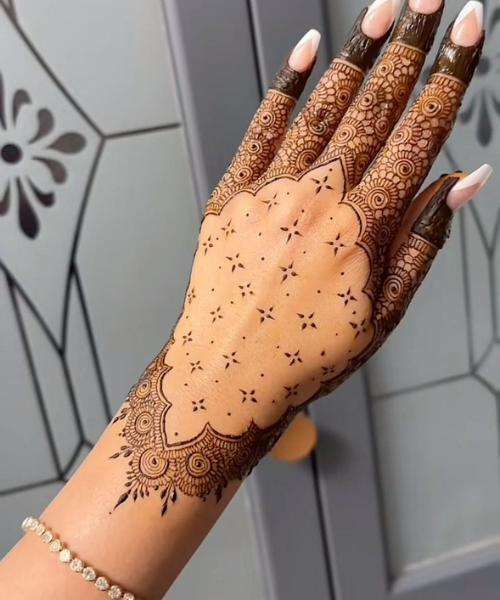 Elegant geometric mehndi design with minimal stars