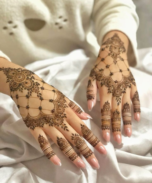 Elegant Arabic Mehndi with Mesh and Florals