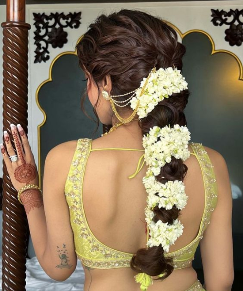 Elegant Braided Bridal Hairstyle Adorned with Fresh Flowers