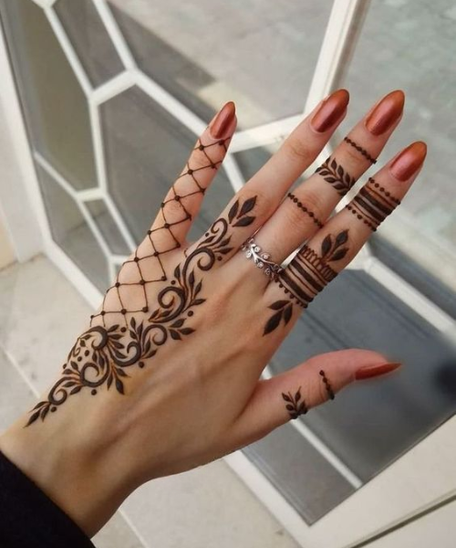 Elegant Lattice and Leaf Finger Mehndi