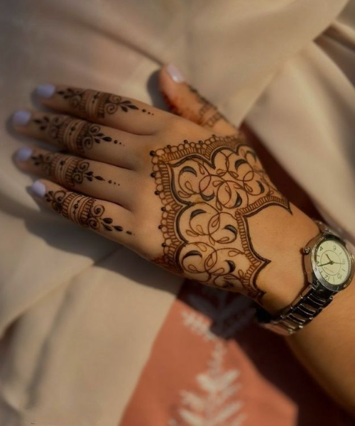 Elegant Floral Backhand Mehndi Design with Curves