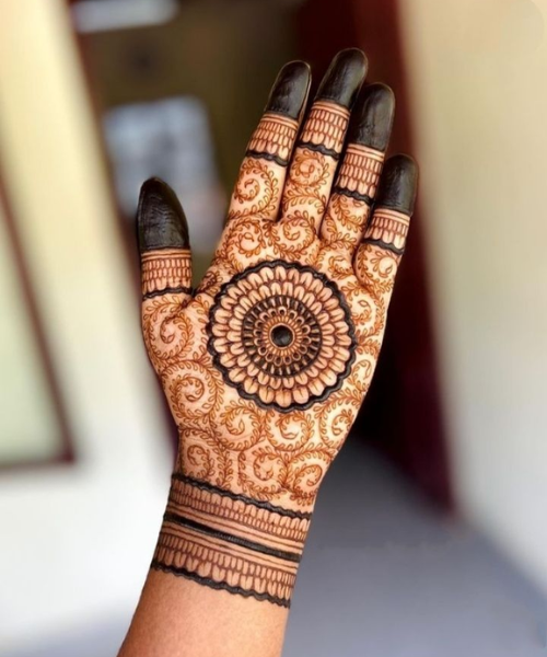 Elegant Mandala Mehndi Design with Swirl Motifs