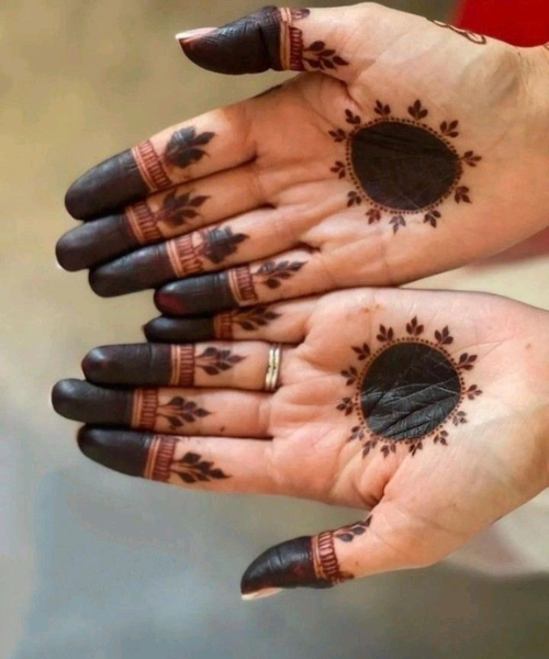 Minimalist Circular Mehndi Design with Bold Accents