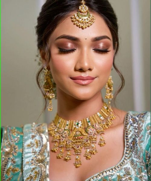 Radiant Glow Mehndi Makeup Look