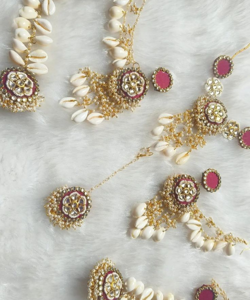 Sea-shells and Kundan Kari