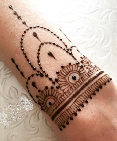 Mehndi with half mandala 