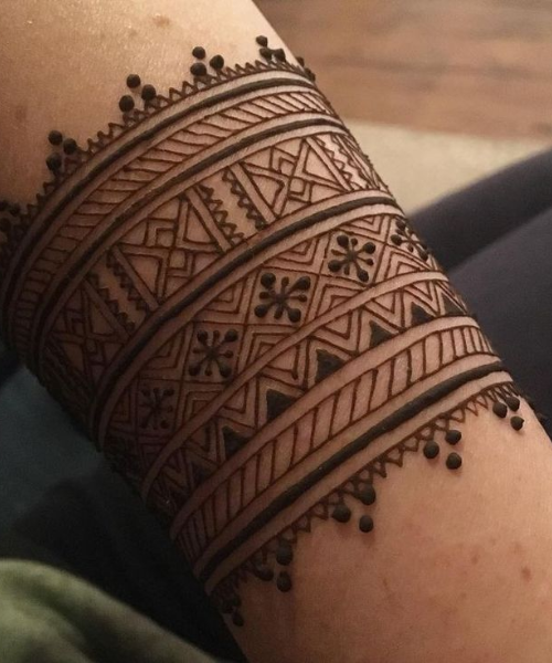 Bold Geometric Bracelet Mehndi with Tribal Patterns