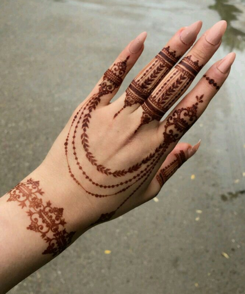 Elegant Lace-Inspired Bracelet Mehndi Design