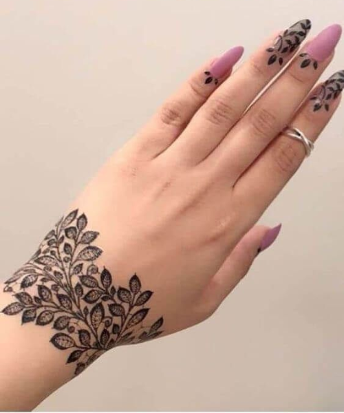 Elegant Leafy Bracelet Mehndi with Intricate Details