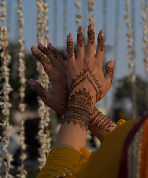 Minimalistic Bracelet Mehndi with Leaf Patterns