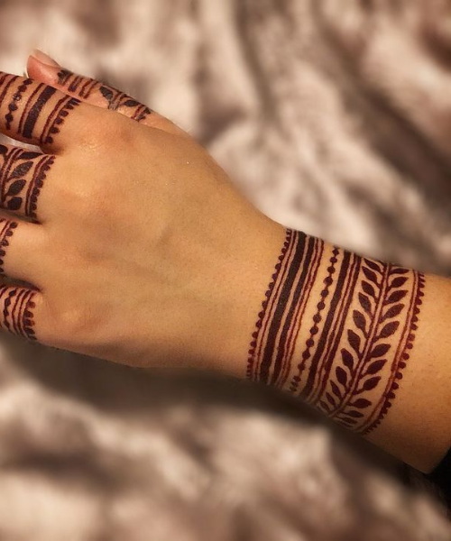 Minimalistic Bracelet Mehndi with Leaf Patterns