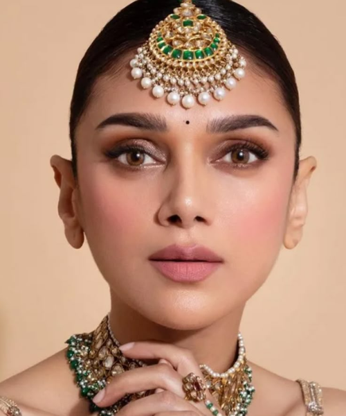 Brown smoky eyes with matte base- Summer Wedding Makeup Look