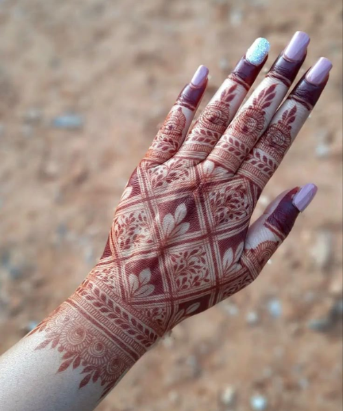 Classic Grid Pattern Mehndi with Floral Touch