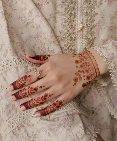 Elegant Simplicity Wali Mehndi Look