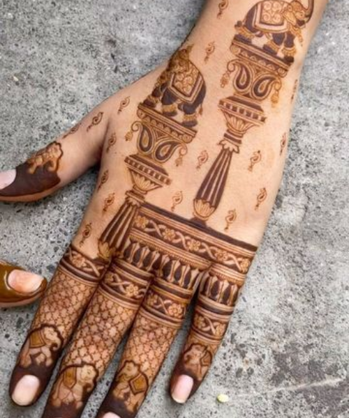 Heritage-Inspired Mehndi with Dome & Pillar Art