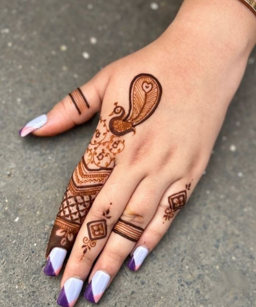 Peacock Mehndi Se Sajti Hai Shaam