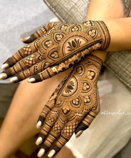 Traditional Mandala Mehndi with Bold Patterns