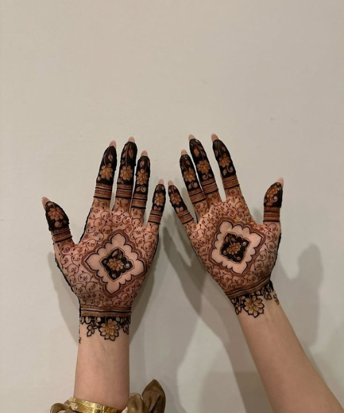 Floral Charm with Bold Finger Art - Latest Mehndi Designs 2025 