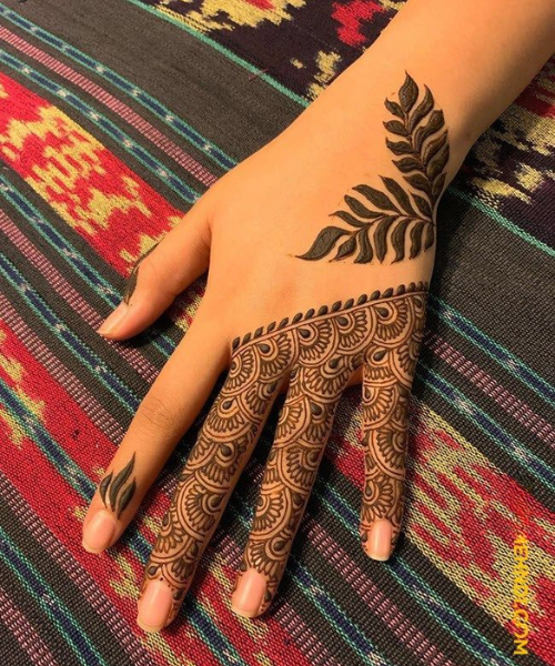 Half-Moon Finger Mehndi Layers