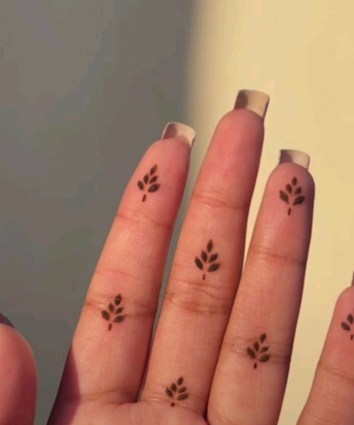 Leaf Dot Motif Minimal Finger Art - Finger Mehndi Design