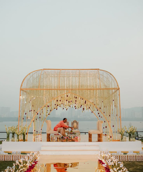 Minimal Golden Arch Mandap Design - Wedding mandap decoration ideas