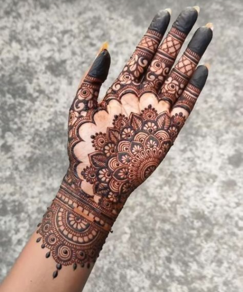 Bold Mandala Mehndi with Petal Detailing