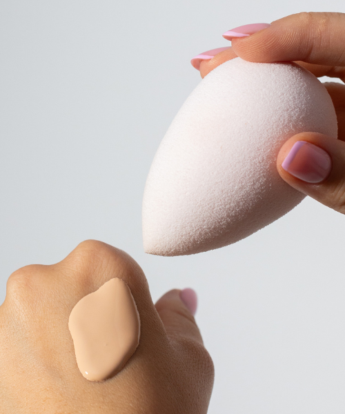 Choose an Oil-Free, Long-Lasting Foundation