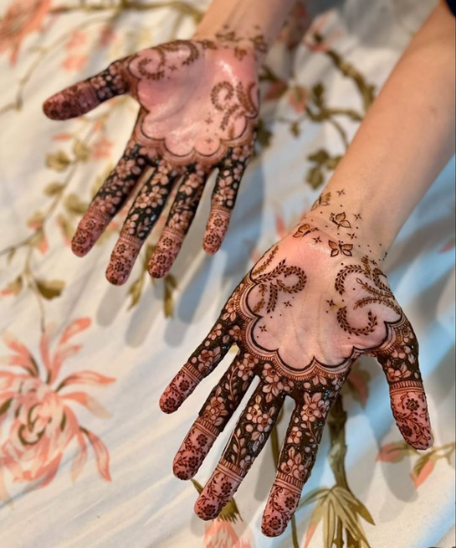 Floral Tips with Scalloped Heart Motifs