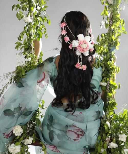 Loose Curls with Floral Juda Chain