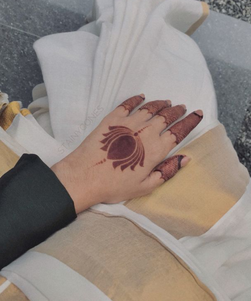 Lotus-Inspired Minimal Backhand Art